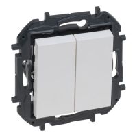 Łącznik świecznikowy 10AX, biały, NILOE STEP | 863105B Legrand