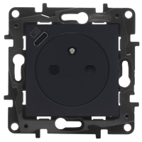 Gniazdo 2p+z z USB typu C w plakietce, zaciski automatyczne, z przesłoną- kolor czarny Niloe Step | 863538 Legrand