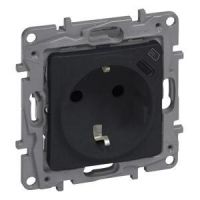Gniazdo 2P+Z płaskie 16A, 250V + USB typ C w plakietce (z przesłoną) antracyt, Niloe Selection | 762296 Legrand