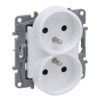 Gniazdo 2x2P+Z do ramek wielokrotnych (z przesłoną, zaciski śrubowe) białe, Niloe Selection | 762042 Legrand