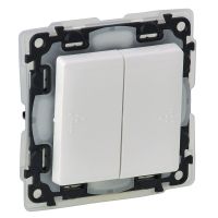 Łącznik świecznikowy 10AX, IP44, biały, Valena Life | 752155 Legrand