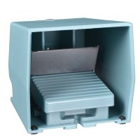 Wyłącznik nożny pojedynczy XPE-M z osłoną metalik niebieski 2NZ 2NO | XPEM711 Schneider Electric