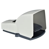 Łącznik nożny pojedynczy z osłoną szary 1NC + 1NO plastikowy Preventa XPE | XPEG310 Schneider Electric