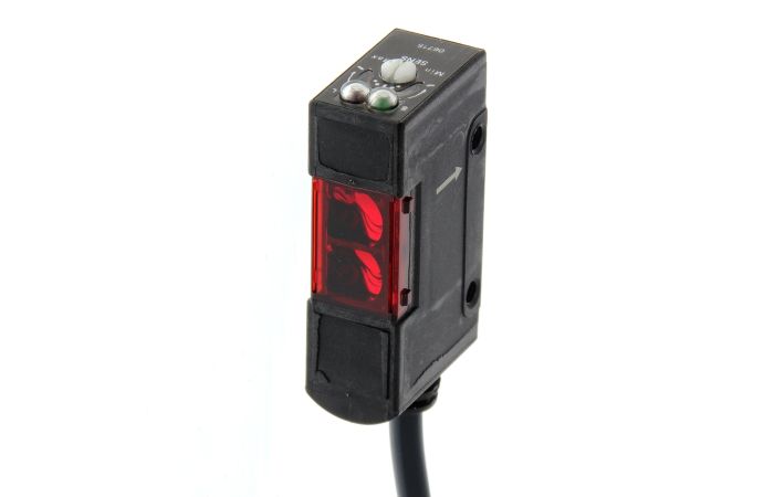Czujnik fotoelektryczny naświetlacz 7m, DC, pionowy, kabel 2 m [ E3S-AT81-D [ E3S-AT81-D ] | 9704054-5 Omron Electronics